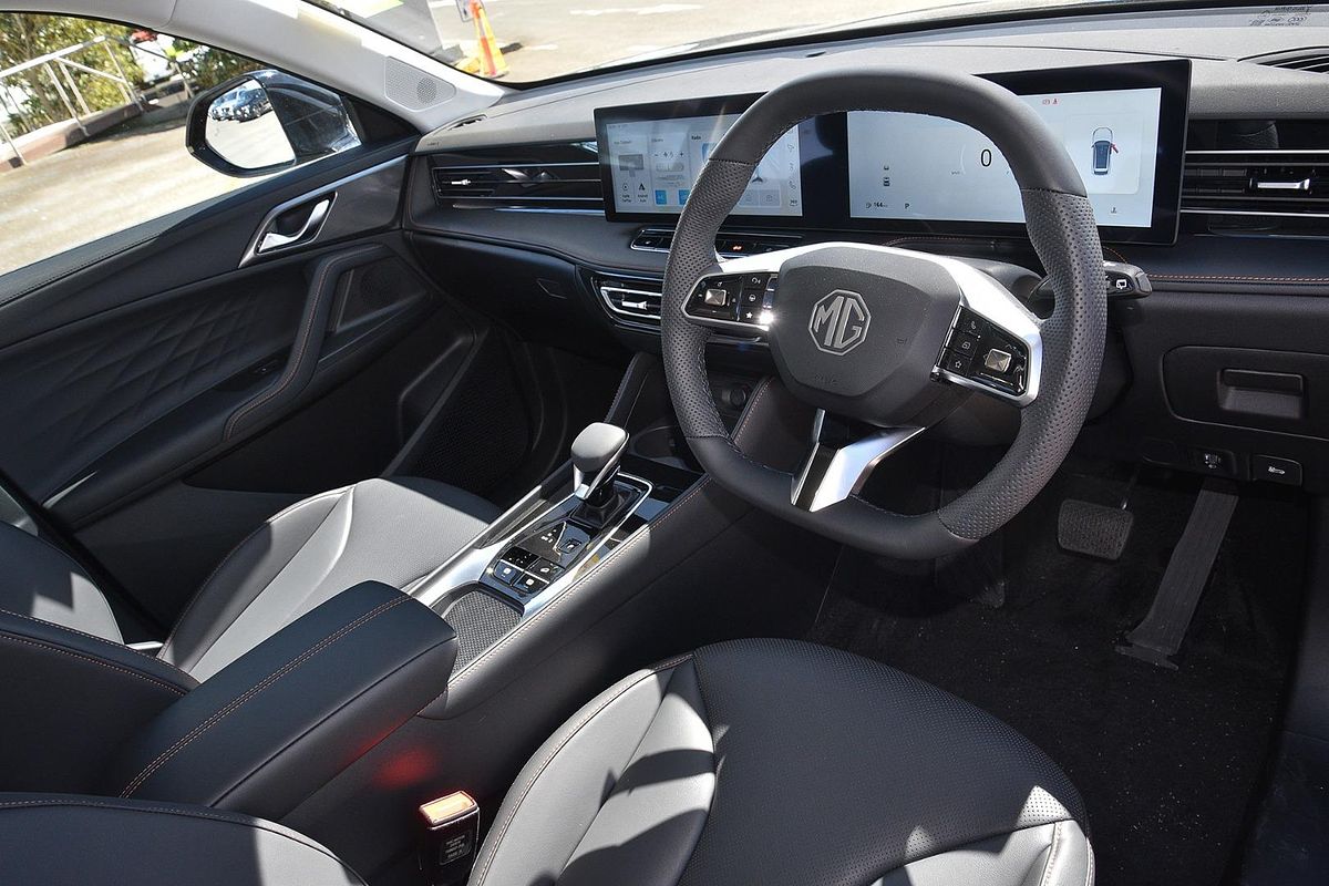 2025 MG HS Excite AS33