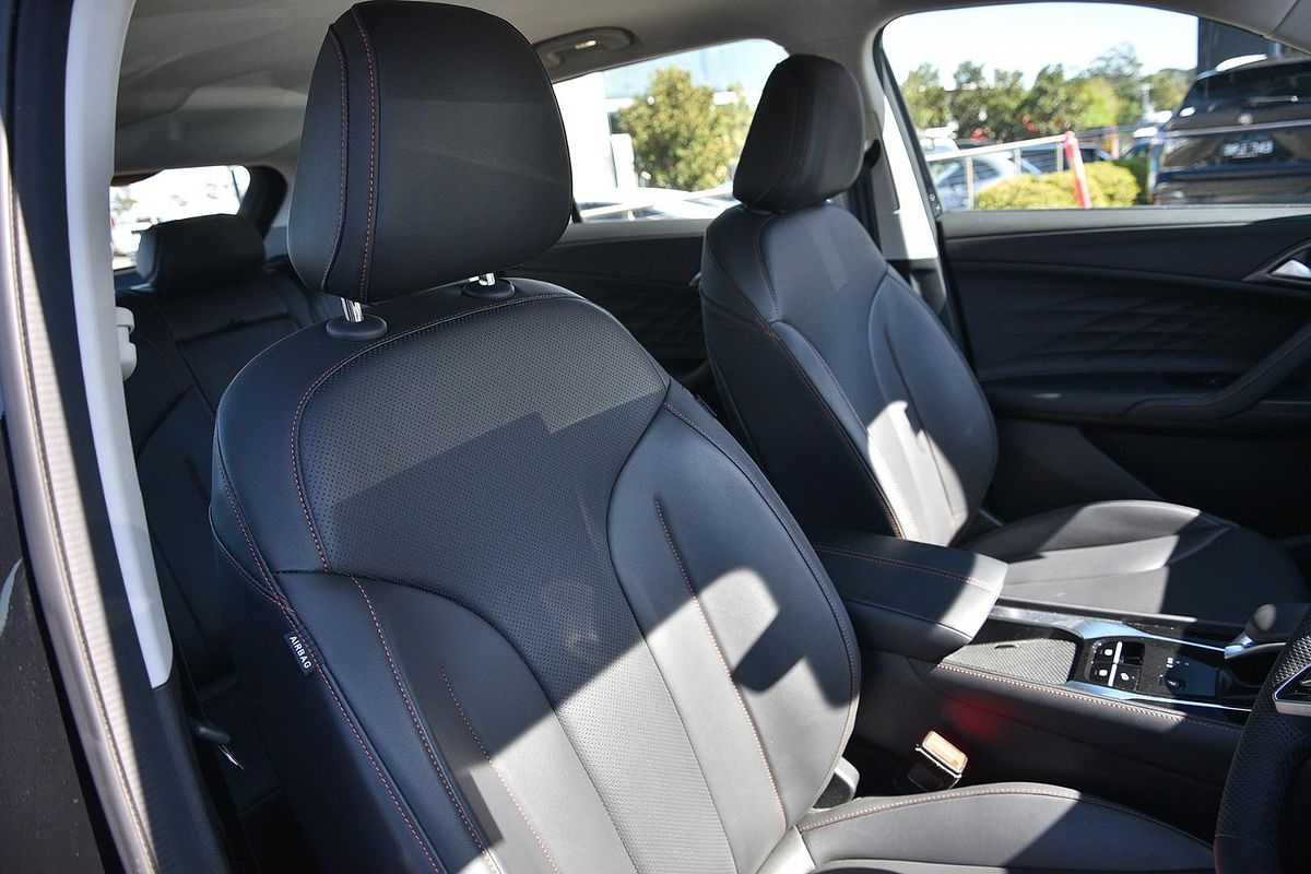 2025 MG HS Excite AS33