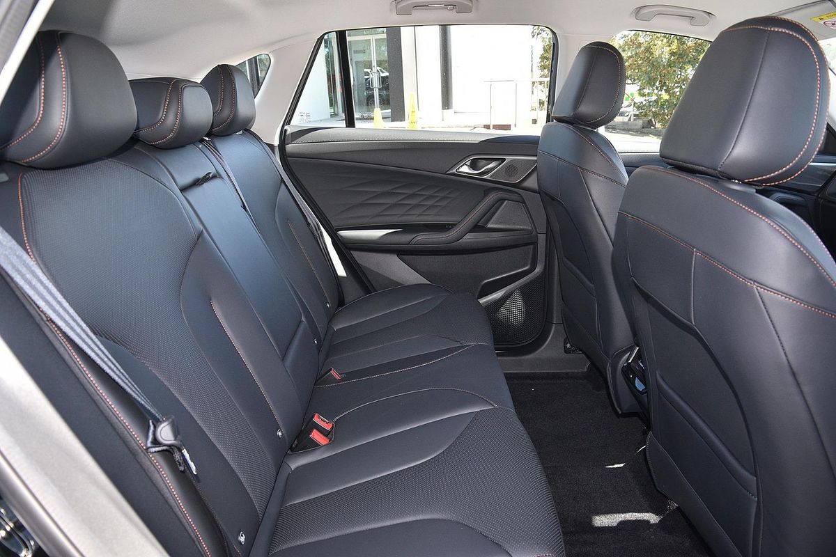 2025 MG HS Excite AS33