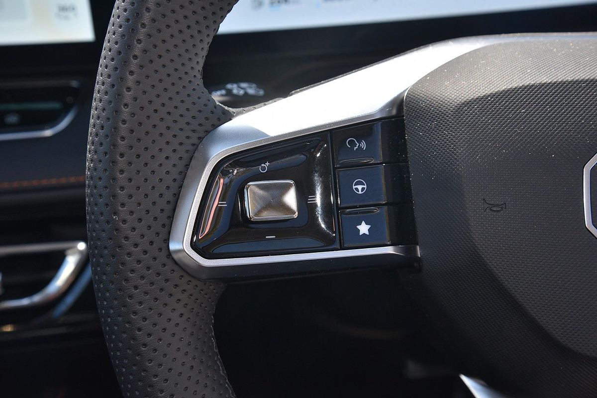 2025 MG HS Excite AS33