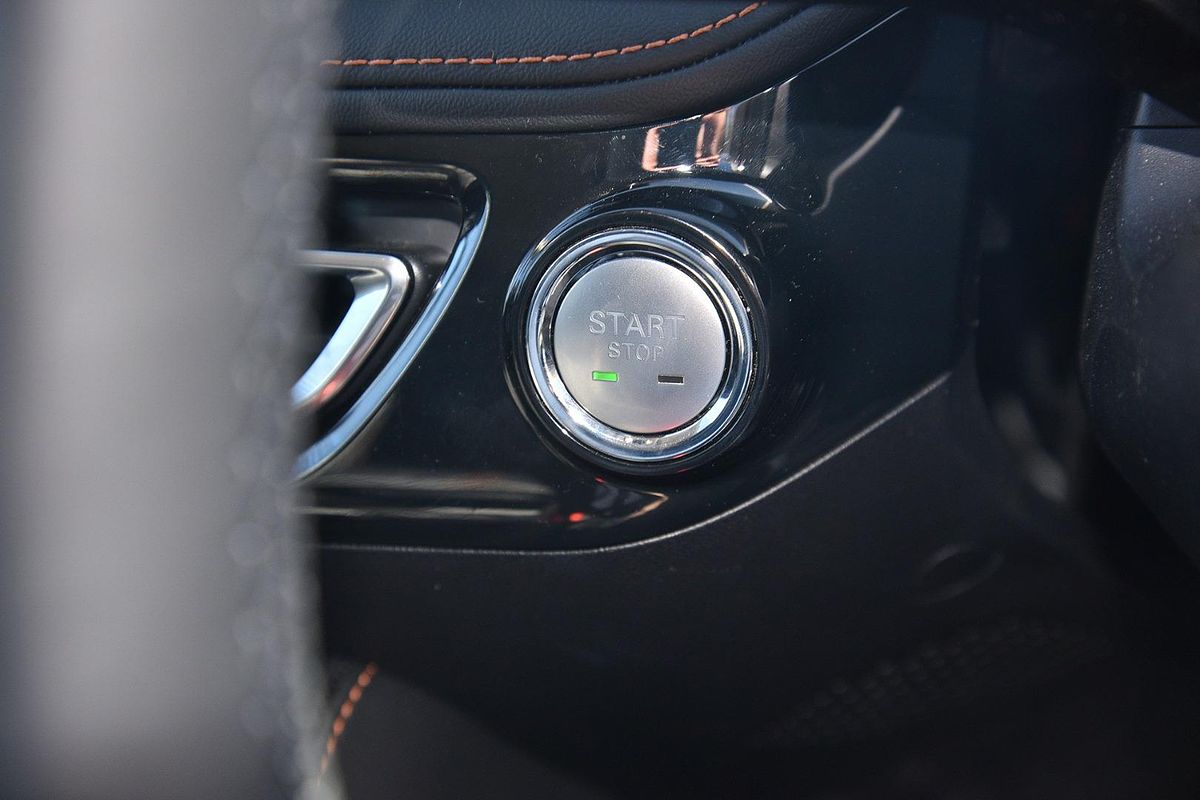 2025 MG HS Excite AS33