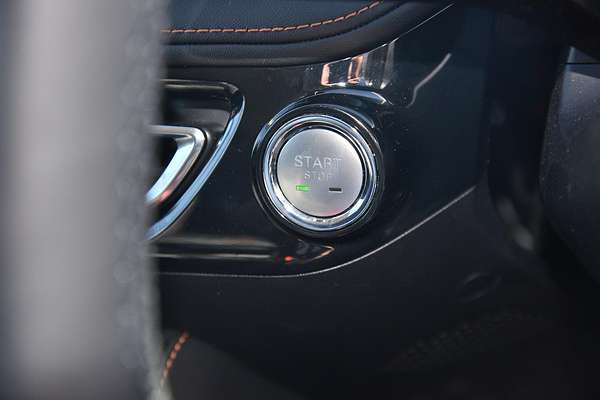 2025 MG HS Excite AS33