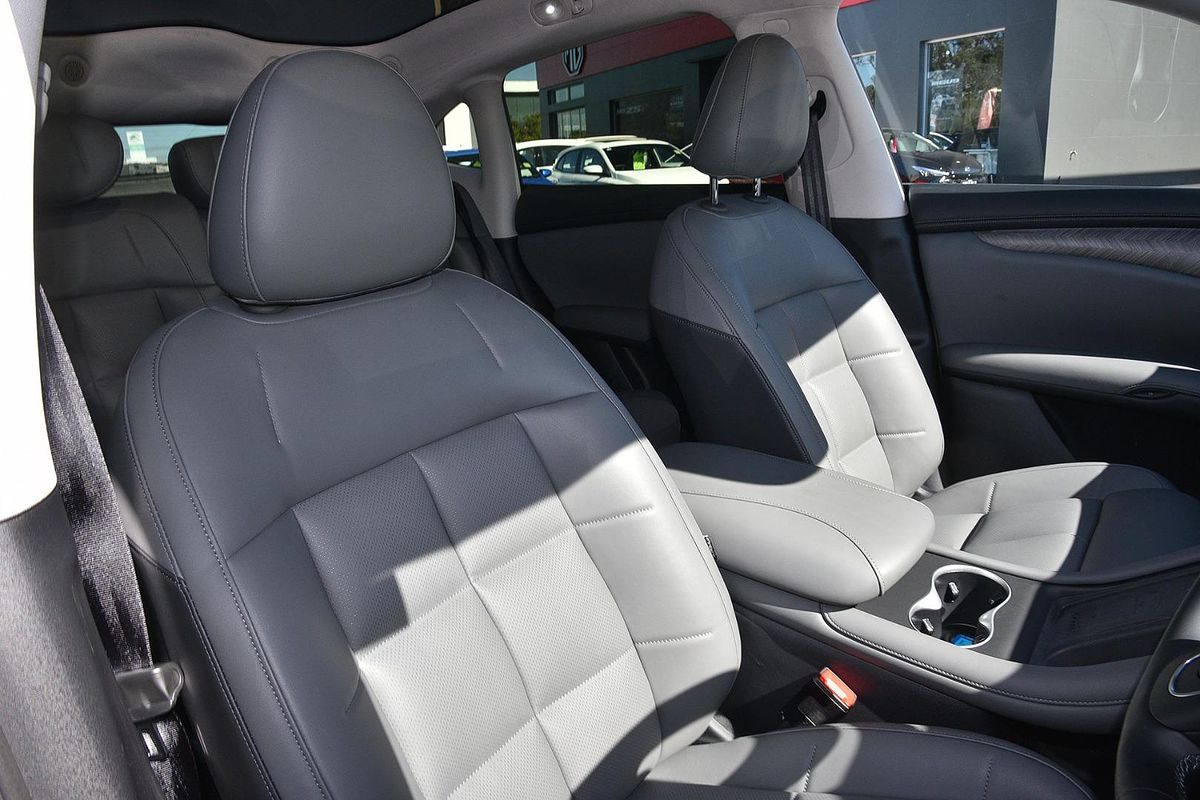 2025 MG IM6 Platinum S12L