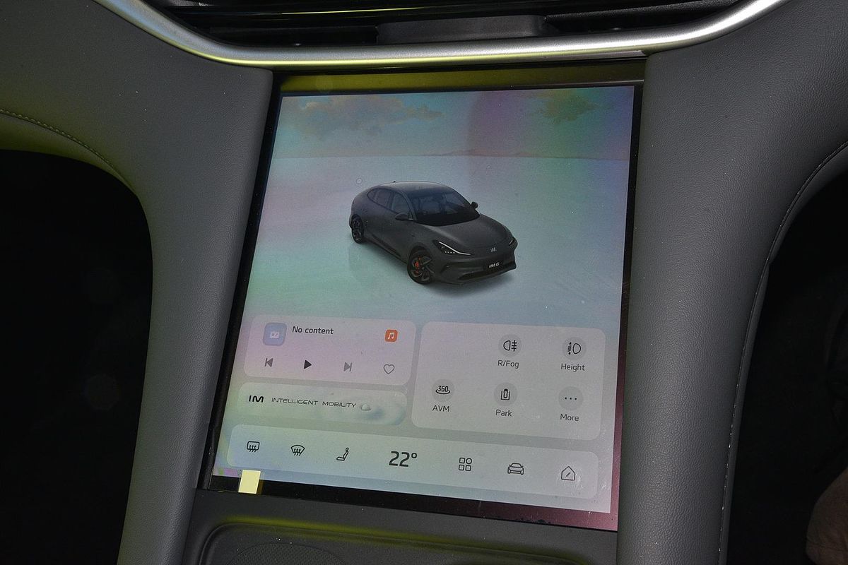 2025 MG IM6 Platinum S12L