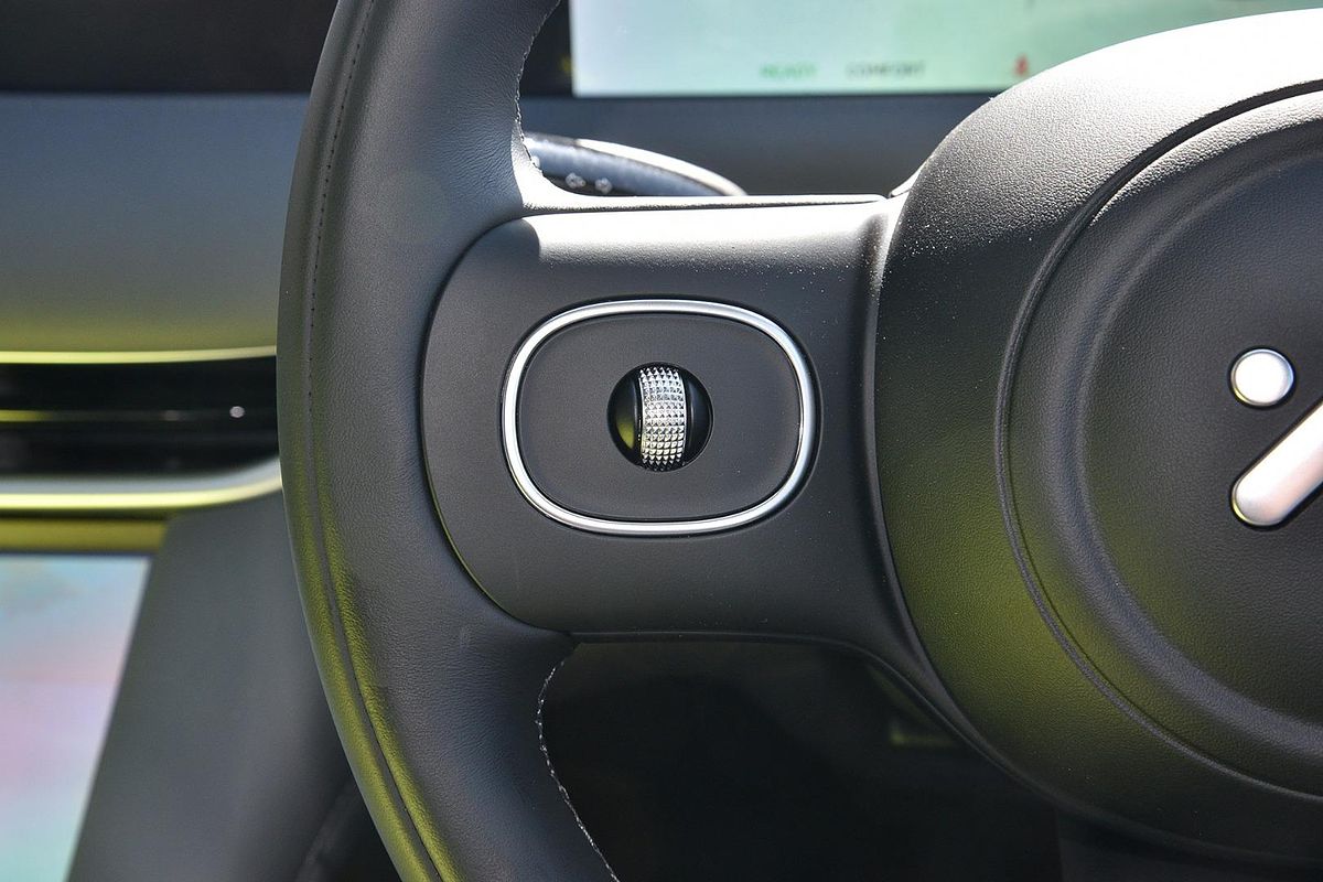 2025 MG IM6 Platinum S12L