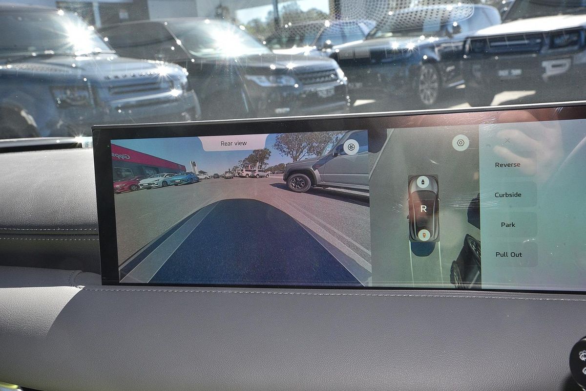 2025 MG IM6 Platinum S12L