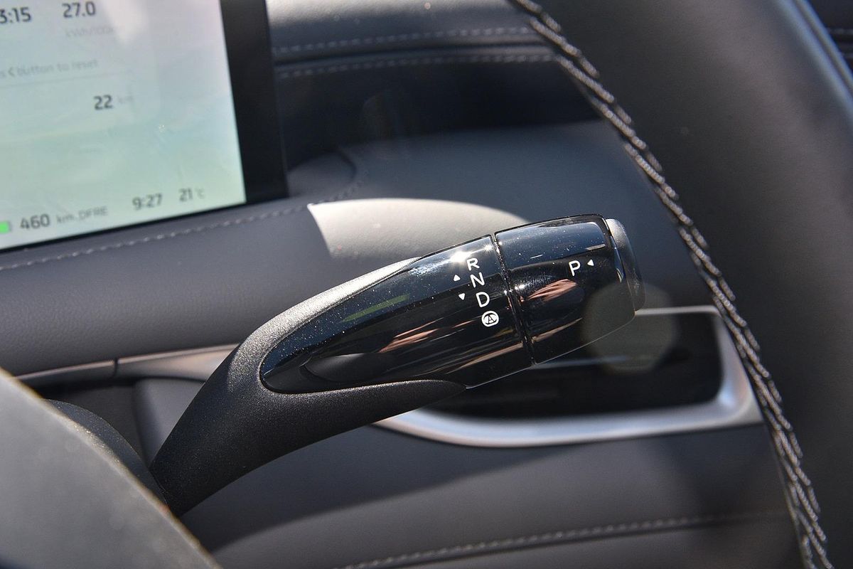 2025 MG IM6 Platinum S12L