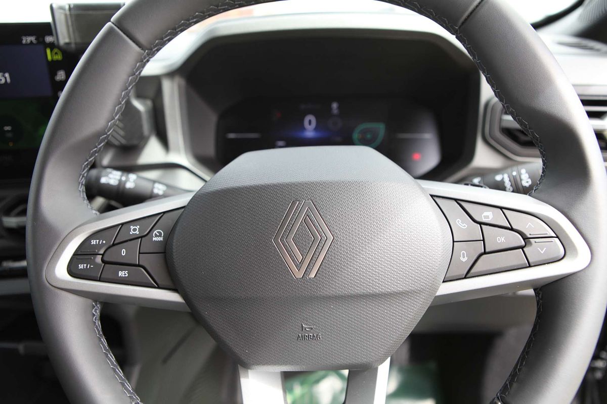 2025 Renault Duster Techno X1311