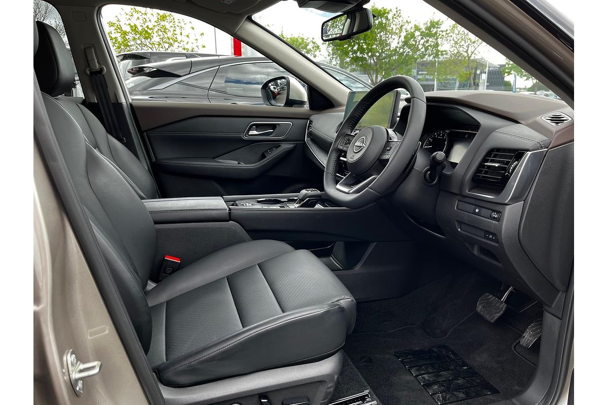 2025 Nissan X-TRAIL ST-L T33