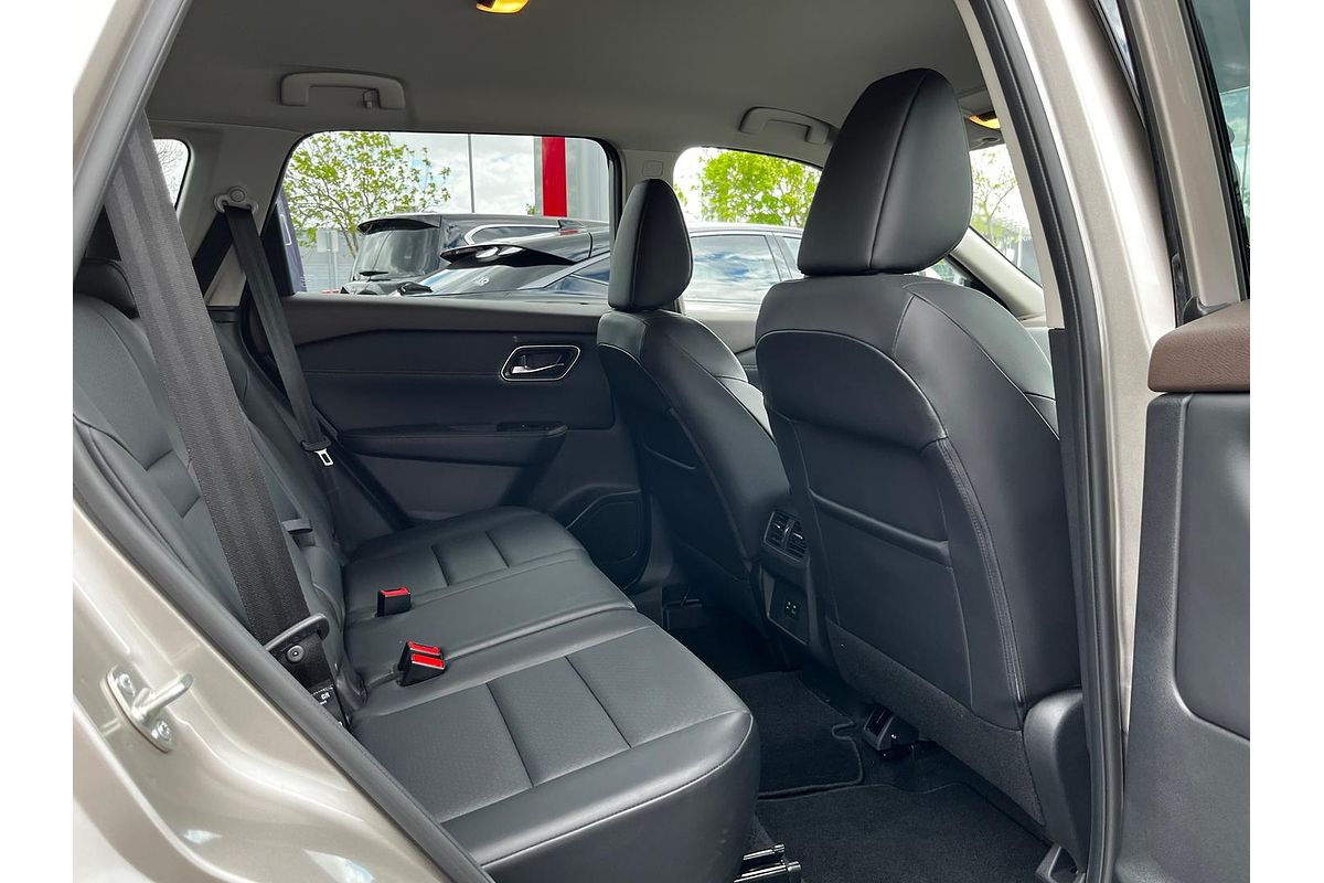 2025 Nissan X-TRAIL ST-L T33