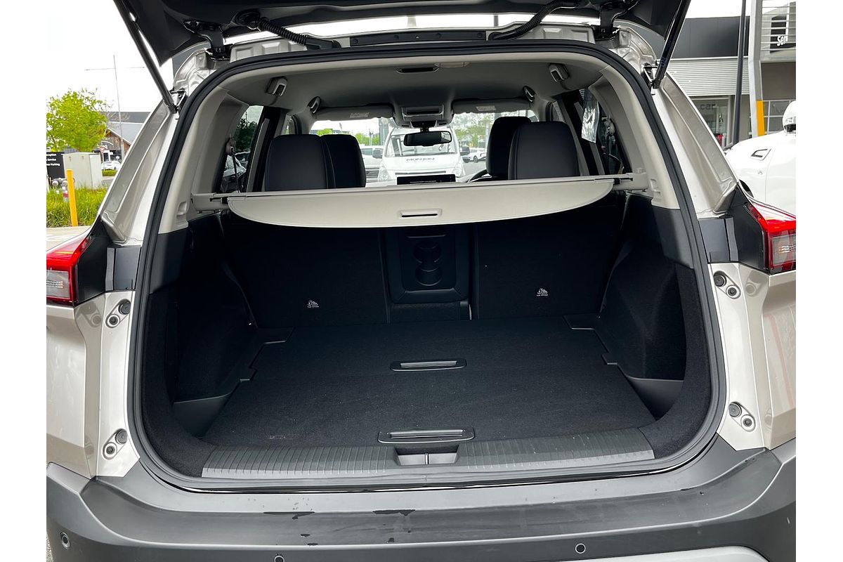 2025 Nissan X-TRAIL ST-L T33