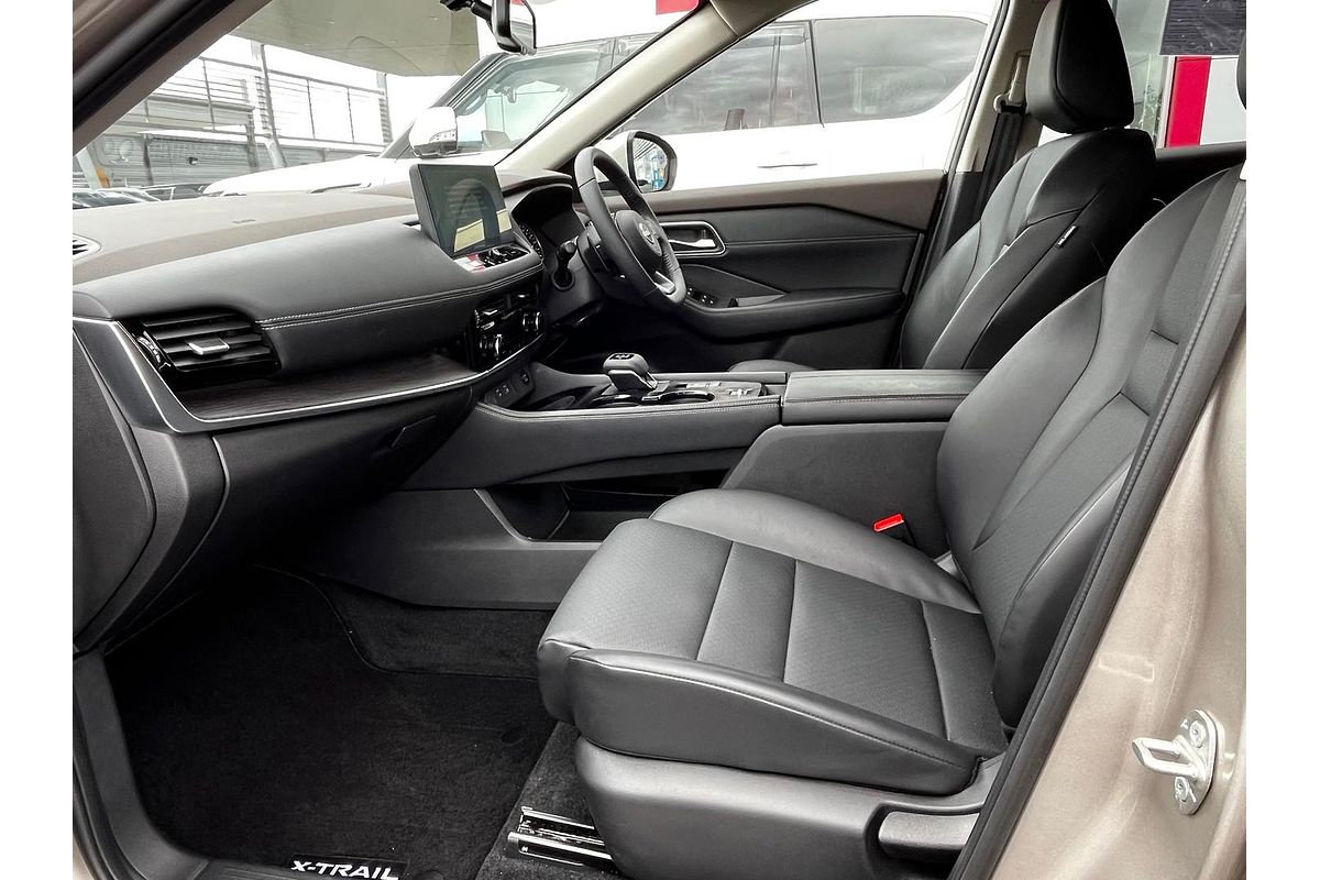 2025 Nissan X-TRAIL ST-L T33