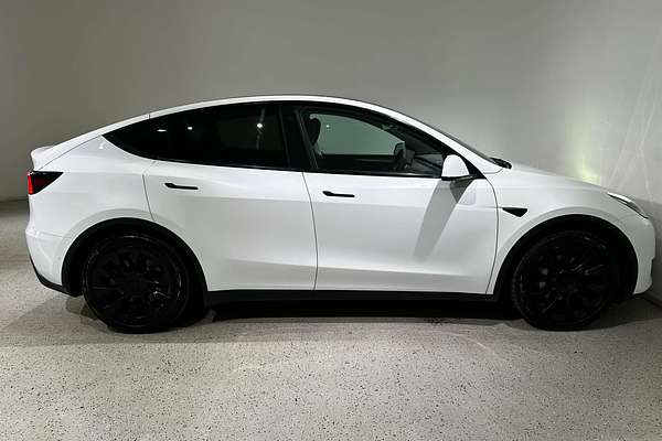 2023 Tesla Model Y Rear-Wheel Drive