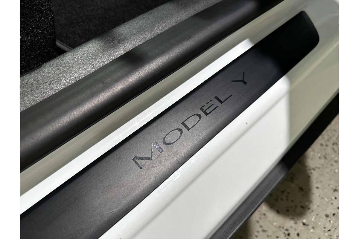 2023 Tesla Model Y Rear-Wheel Drive