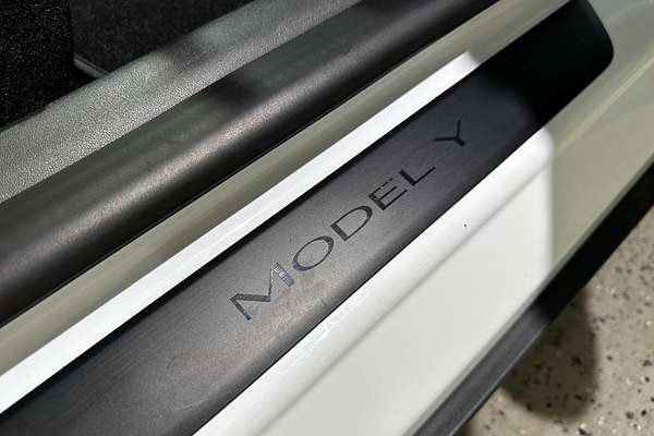 2023 Tesla Model Y Rear-Wheel Drive