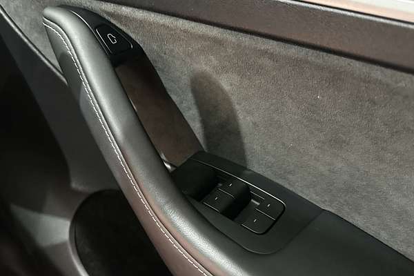 2023 Tesla Model Y Rear-Wheel Drive