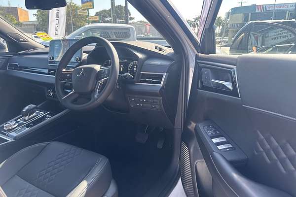 2024 Mitsubishi Outlander PHEV GSR ZM