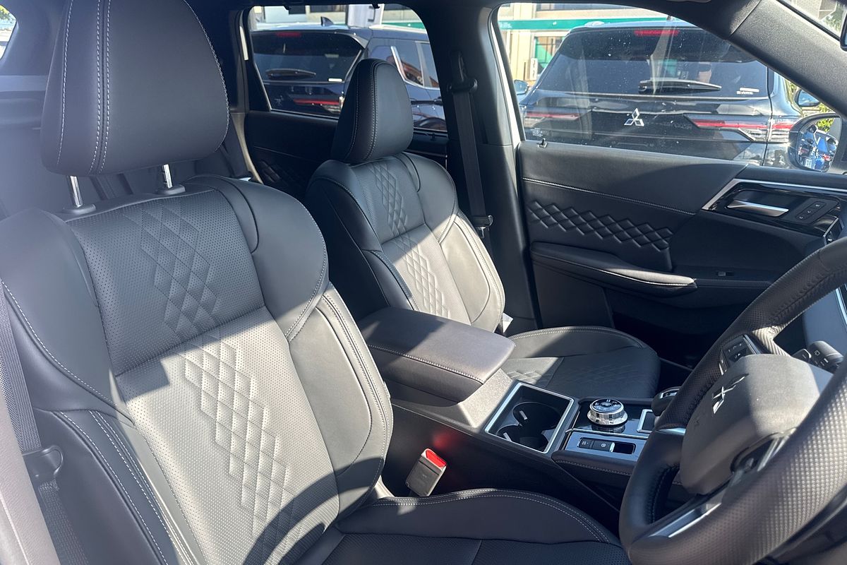 2024 Mitsubishi Outlander PHEV GSR ZM