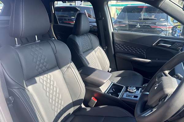 2024 Mitsubishi Outlander PHEV GSR ZM