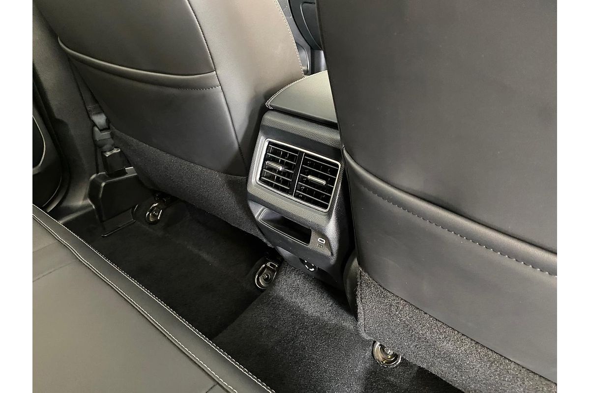 2025 Mahindra XUV3XO AX7L