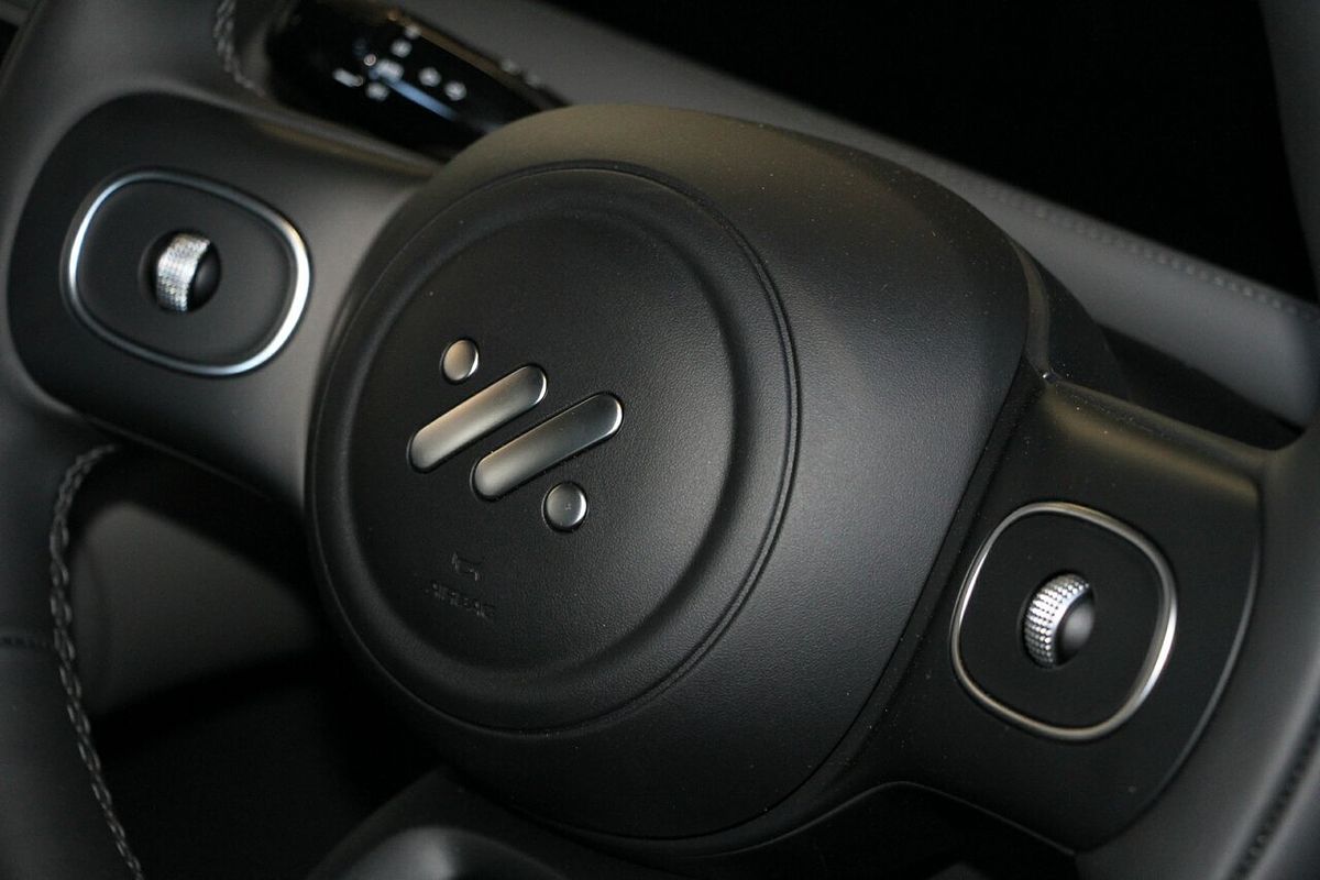 2025 MG IM5 Performance P12L