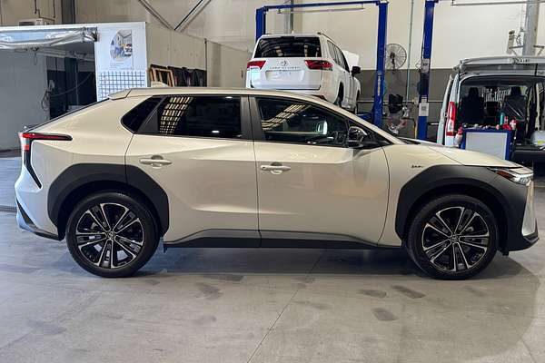 2023 Toyota bZ4X XEAM10R