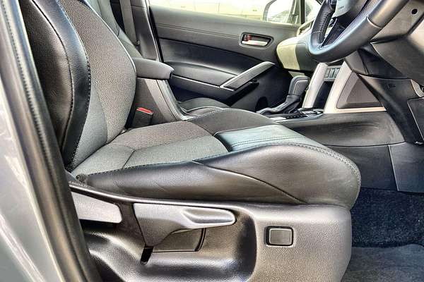2024 Toyota Corolla Cross GXL MXGH10R