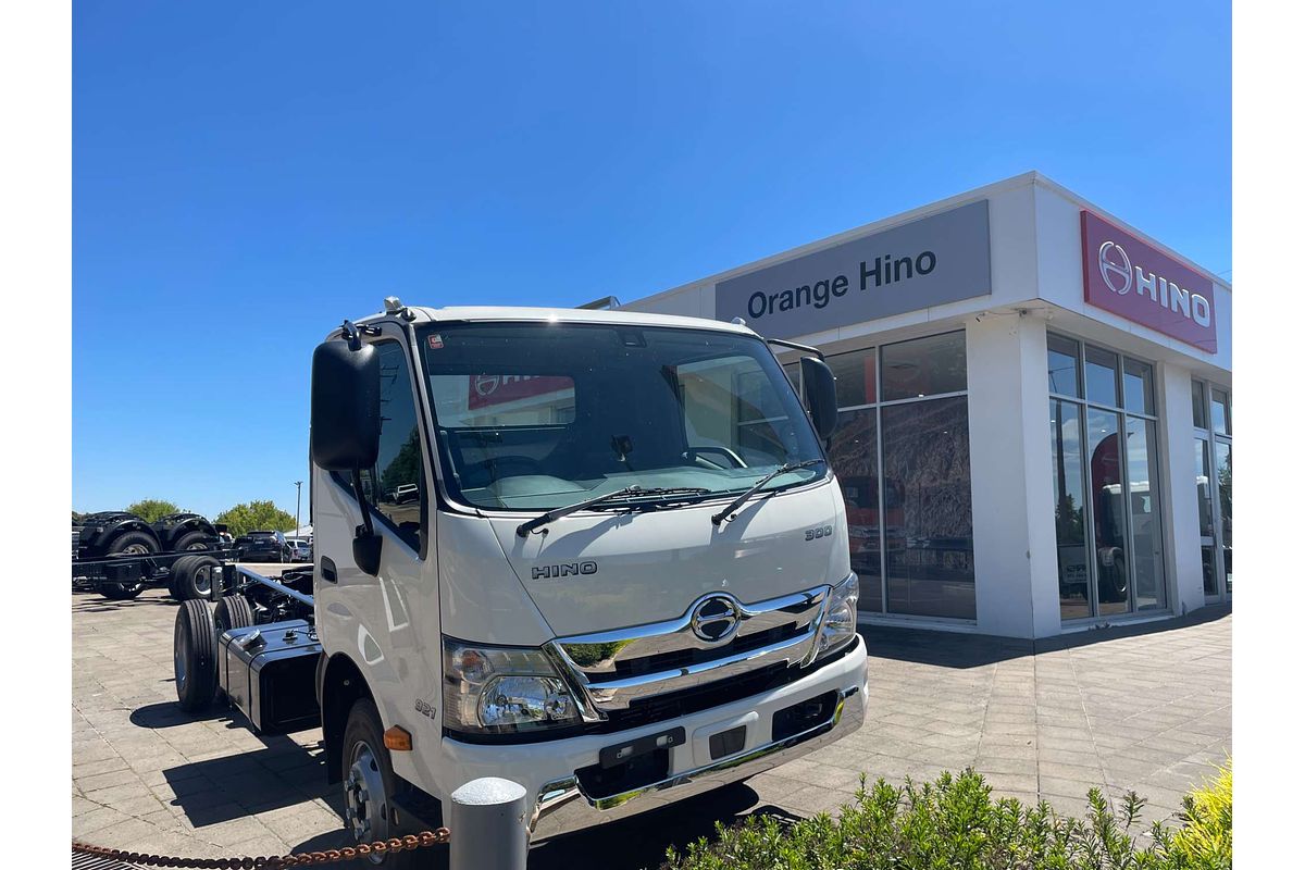 2025 Hino 300 Series