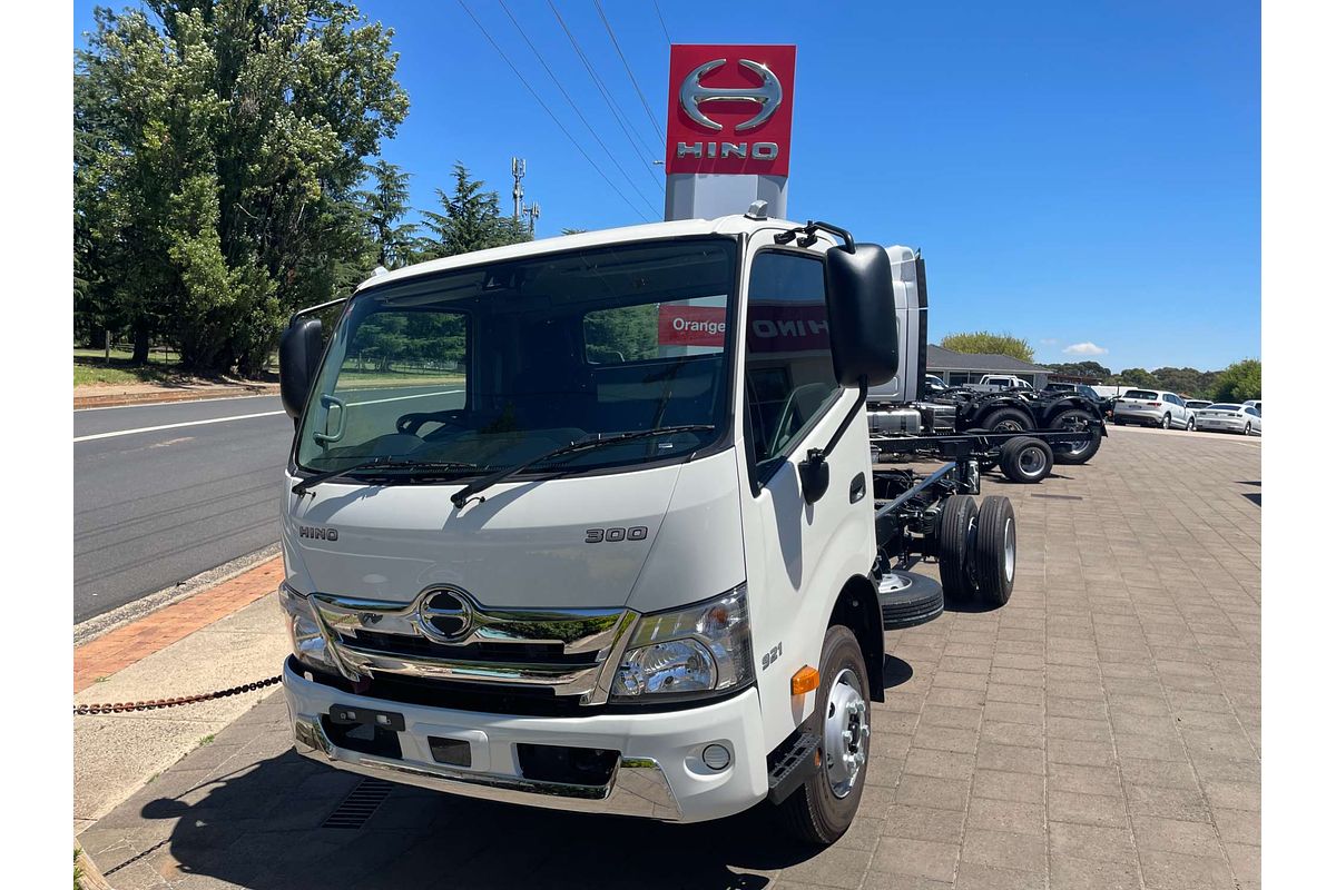 2025 Hino 300 Series