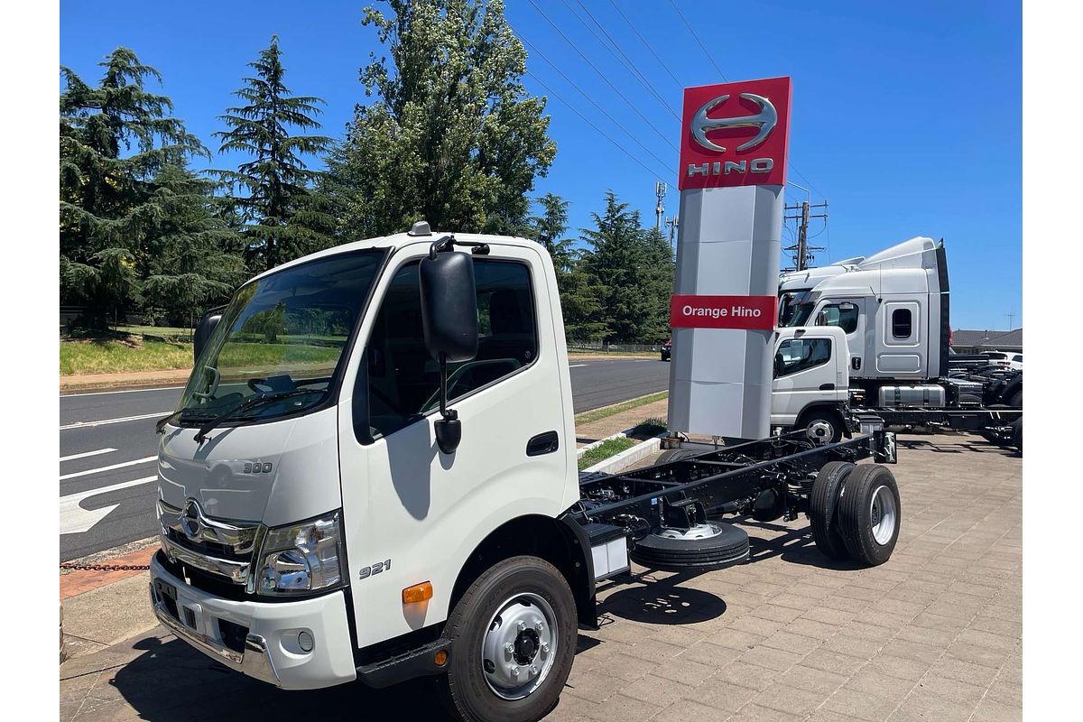 2025 Hino 300 Series