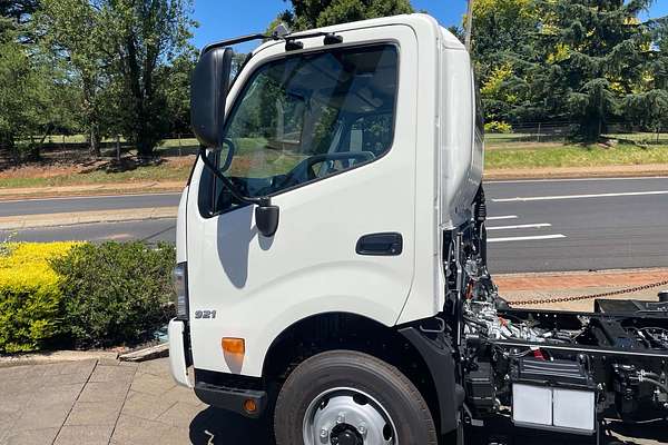 2025 Hino 300 Series