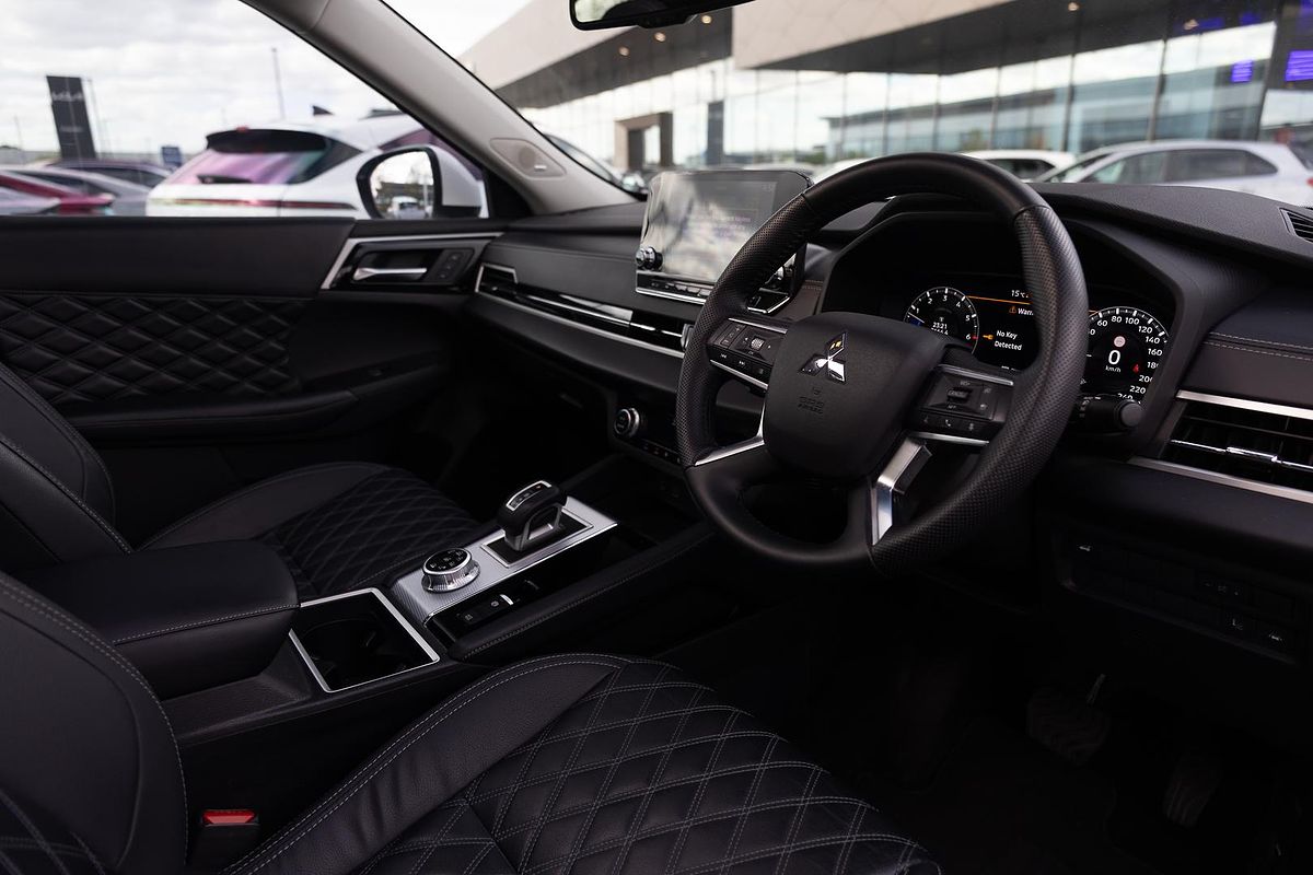 2022 Mitsubishi Outlander Exceed ZM