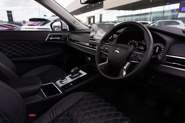 2022 Mitsubishi Outlander Exceed ZM