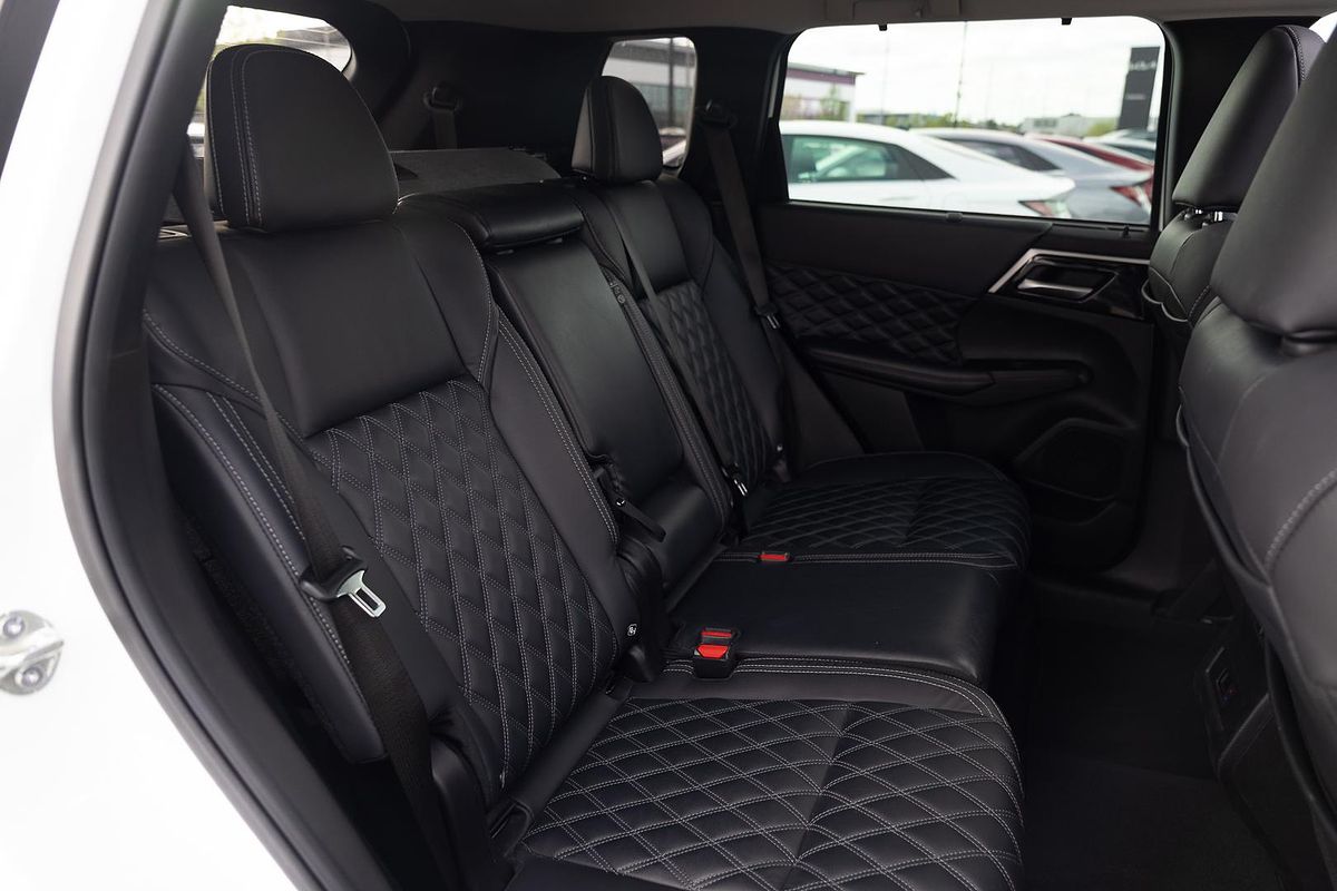 2022 Mitsubishi Outlander Exceed ZM