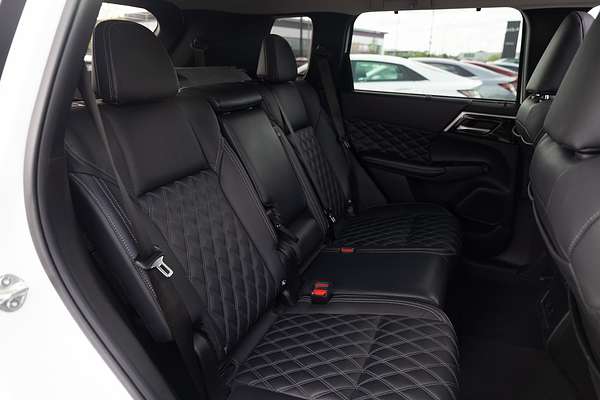 2022 Mitsubishi Outlander Exceed ZM