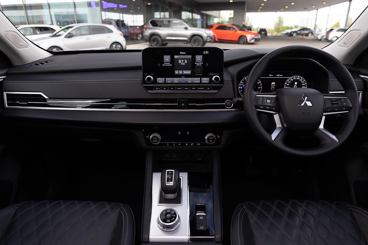 2022 Mitsubishi Outlander Exceed ZM