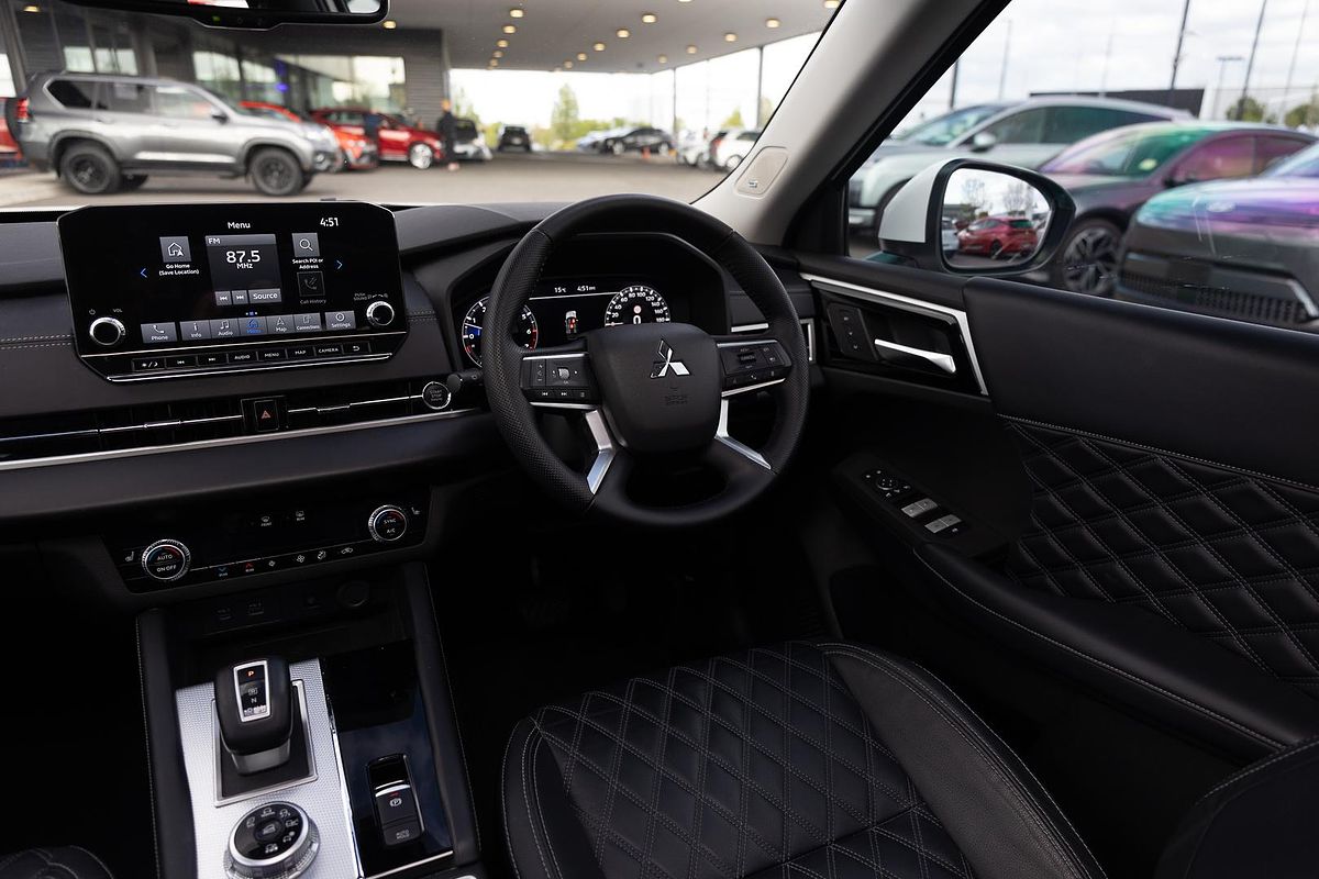 2022 Mitsubishi Outlander Exceed ZM
