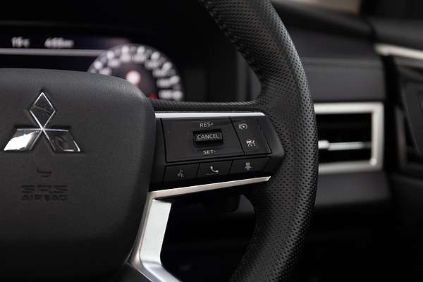 2022 Mitsubishi Outlander Exceed ZM