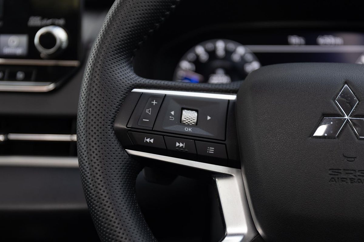 2022 Mitsubishi Outlander Exceed ZM