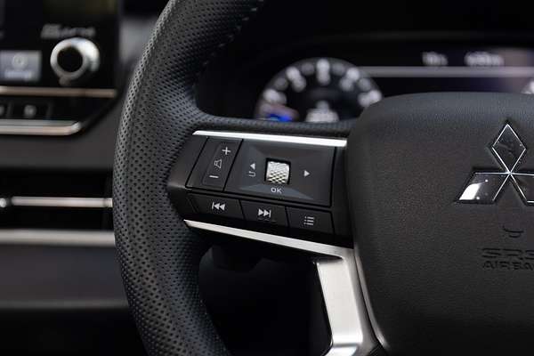 2022 Mitsubishi Outlander Exceed ZM