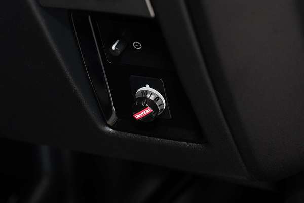 2023 Land Rover Defender 110 P525 V8 L663