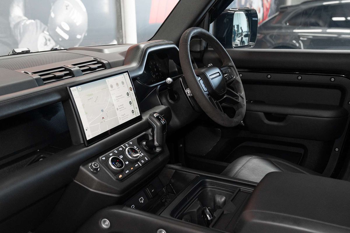 2023 Land Rover Defender 110 P525 V8 L663