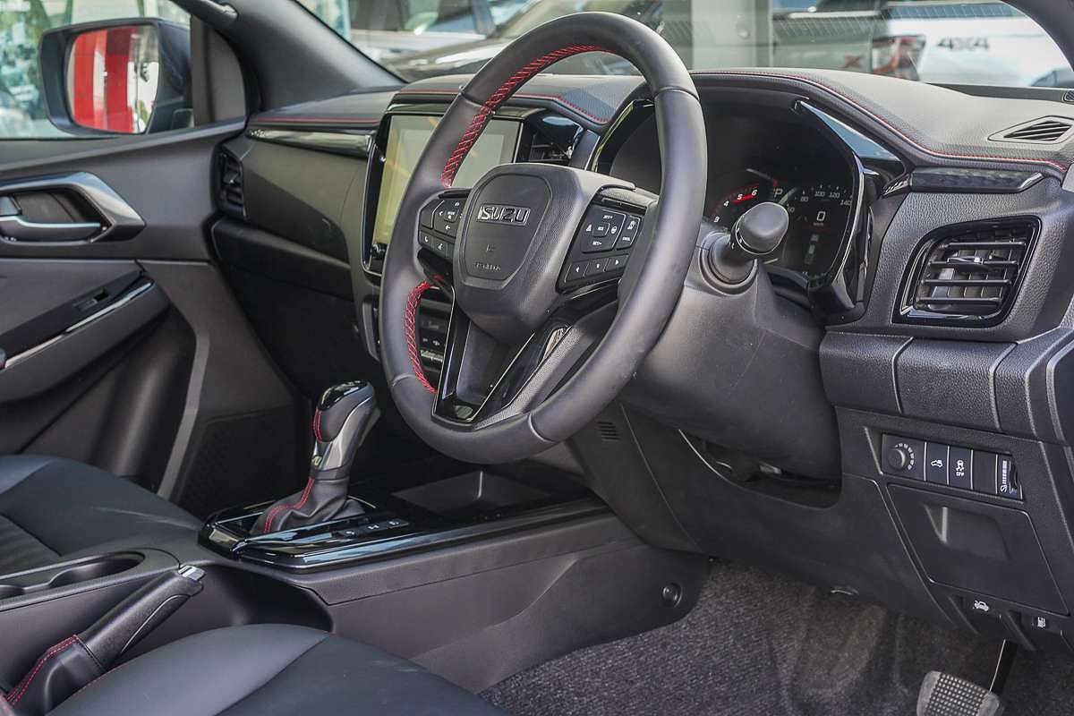 2025 Isuzu D-MAX X-TERRAIN 4X4