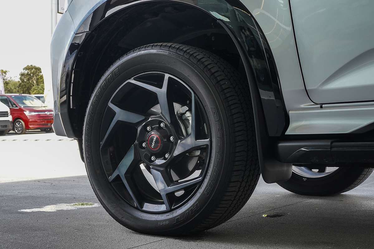 2025 Isuzu MU-X X-TERRAIN