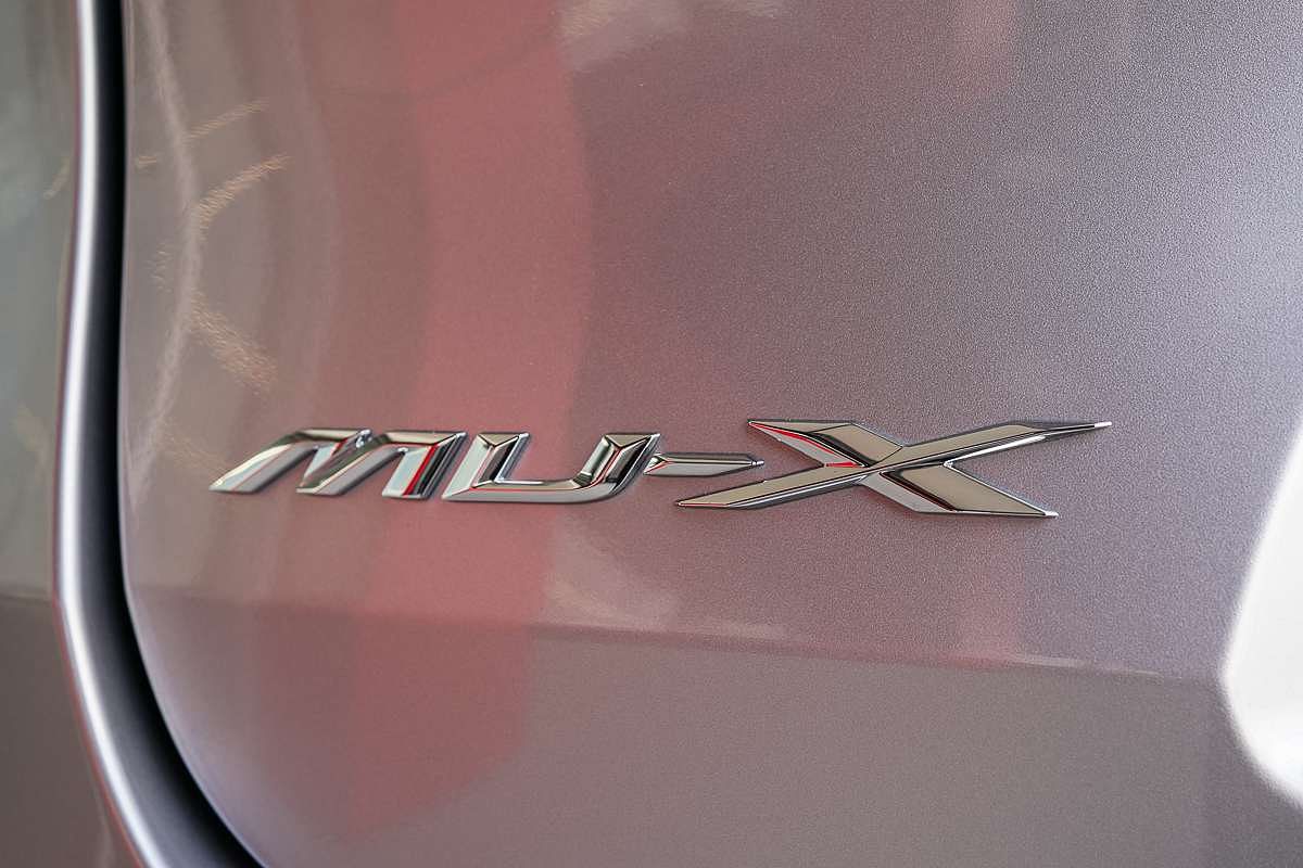 2025 Isuzu MU-X X-TERRAIN