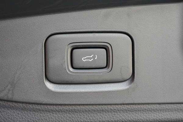 2025 Isuzu MU-X X-TERRAIN