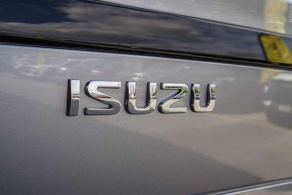 2025 Isuzu MU-X X-TERRAIN