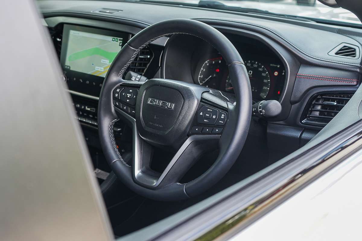 2025 Isuzu MU-X X-TERRAIN