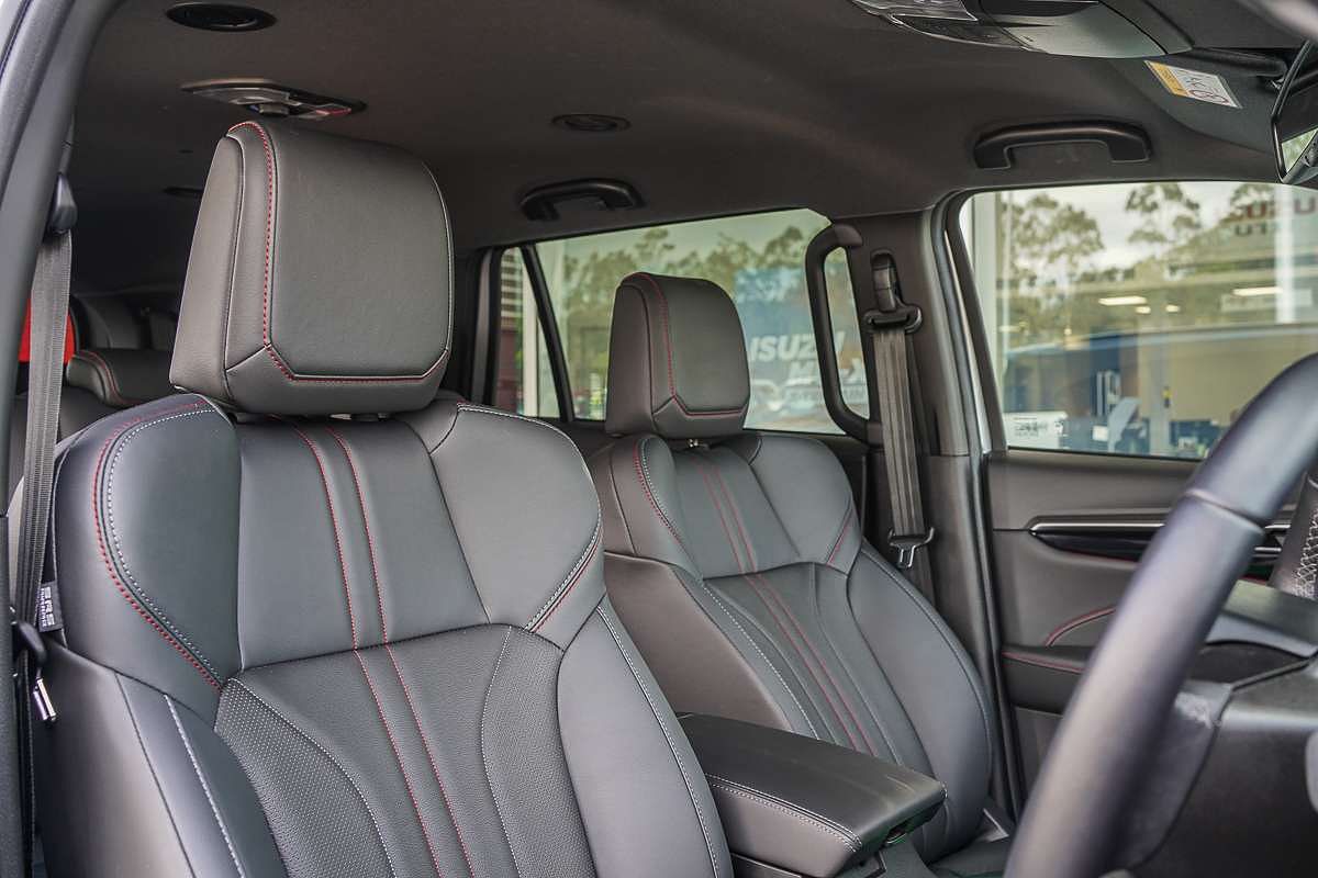 2025 Isuzu MU-X X-TERRAIN