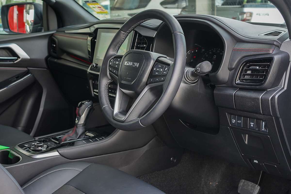 2025 Isuzu MU-X X-TERRAIN